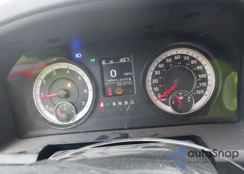 2020 Ram 1500 Classic Warlock 4X4 6'4 Box z USA, uszkodzony, nr VIN 1C6RR7GG7LS152818